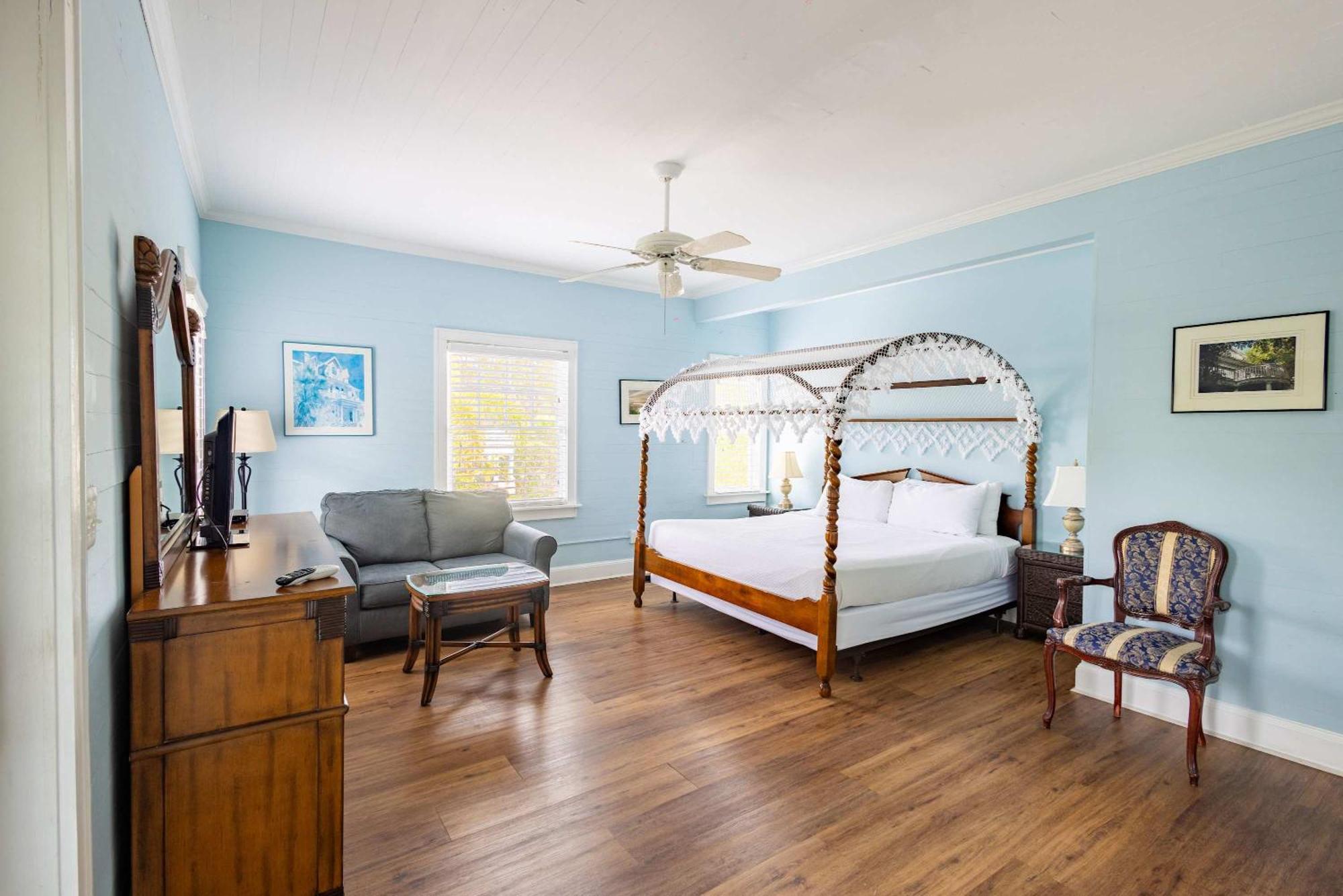Deluxe King With Balcony - At James House With Parking! Key West Eksteriør billede