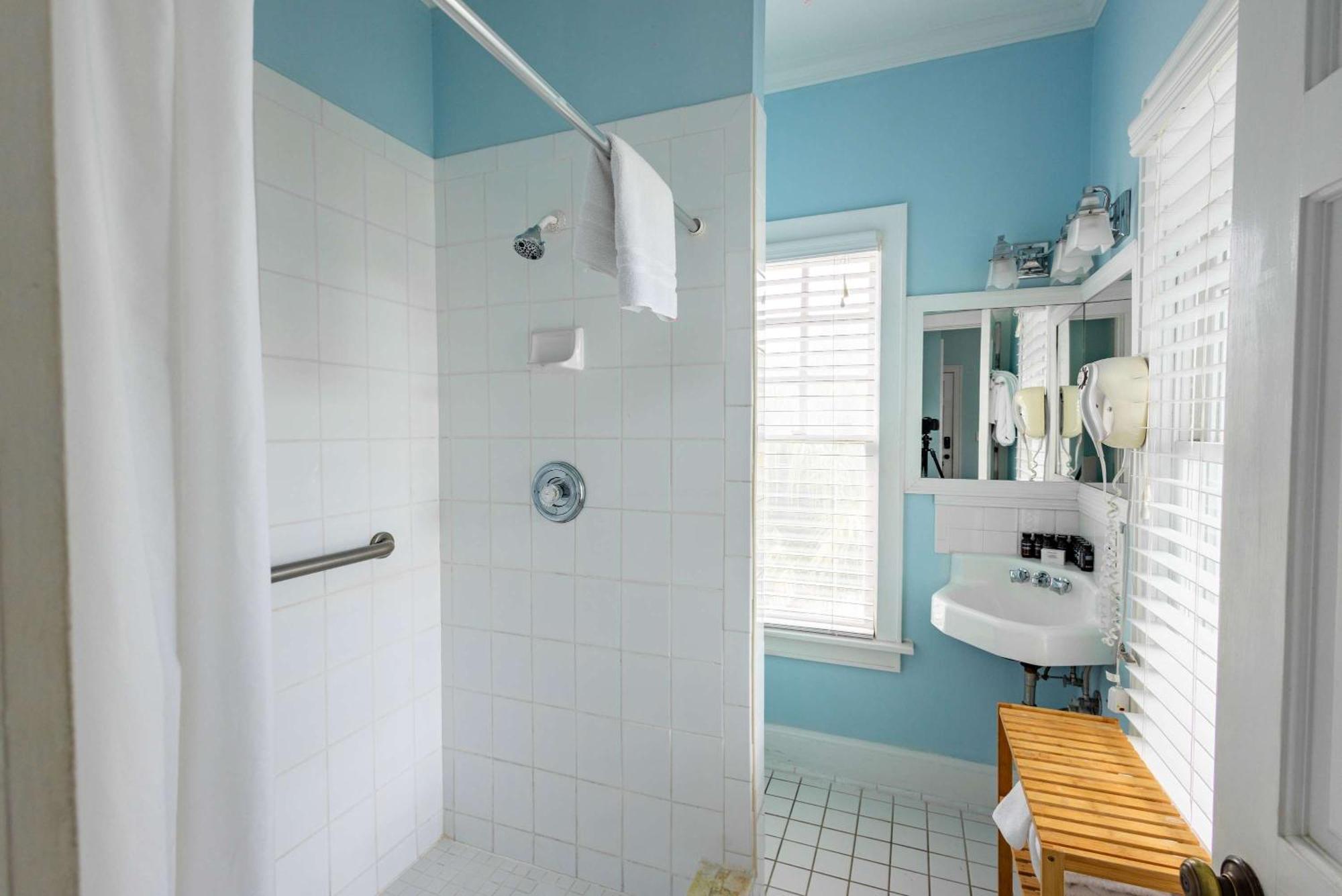 Deluxe King With Balcony - At James House With Parking! Key West Eksteriør billede