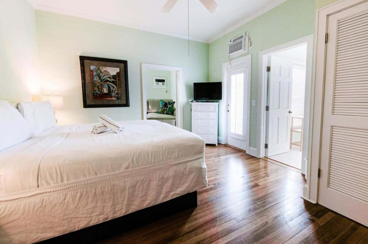 Deluxe King With Balcony - At James House With Parking! Key West Eksteriør billede