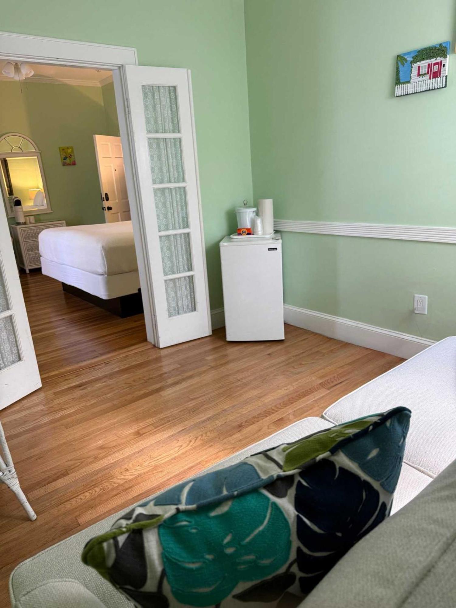 Deluxe King With Balcony - At James House With Parking! Key West Eksteriør billede
