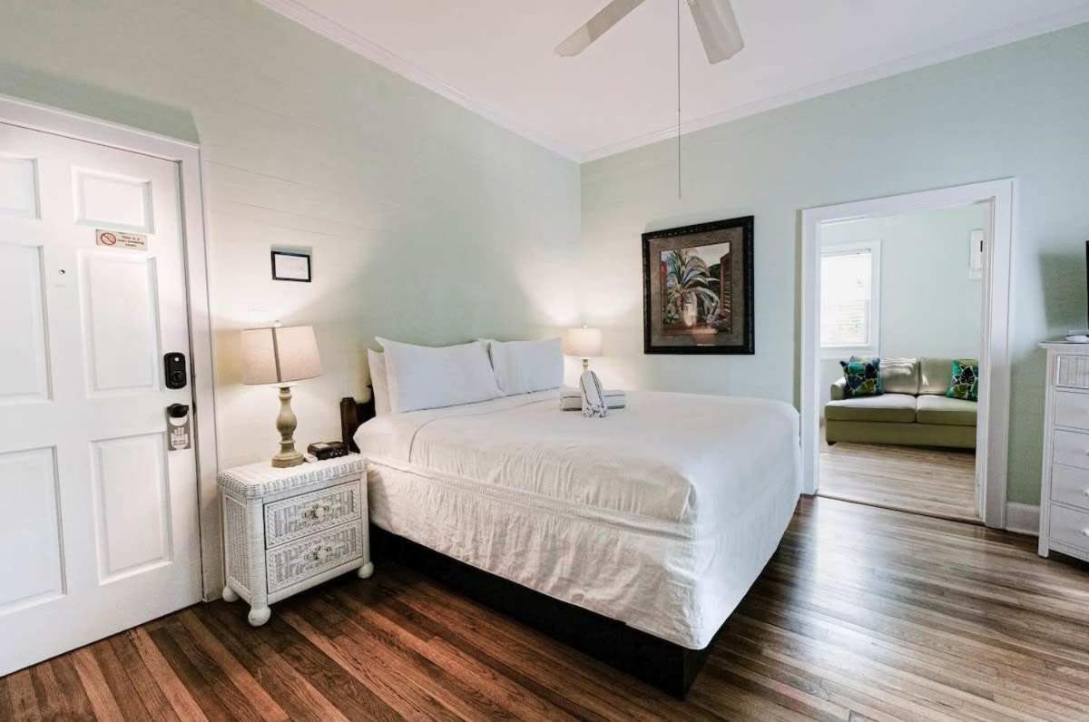 Deluxe King With Balcony - At James House With Parking! Key West Eksteriør billede